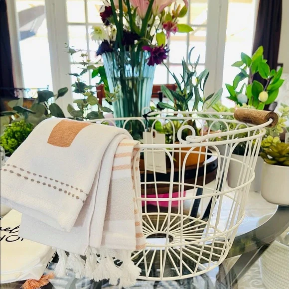 Small White Metal/Wood handle Hearth & Hand basket - Picture 11 of 11